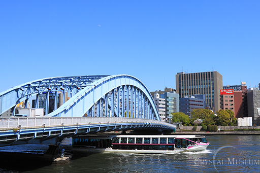 永代橋と遊覧船