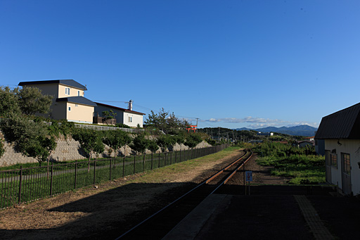 江差駅から上ノ国方面を望む